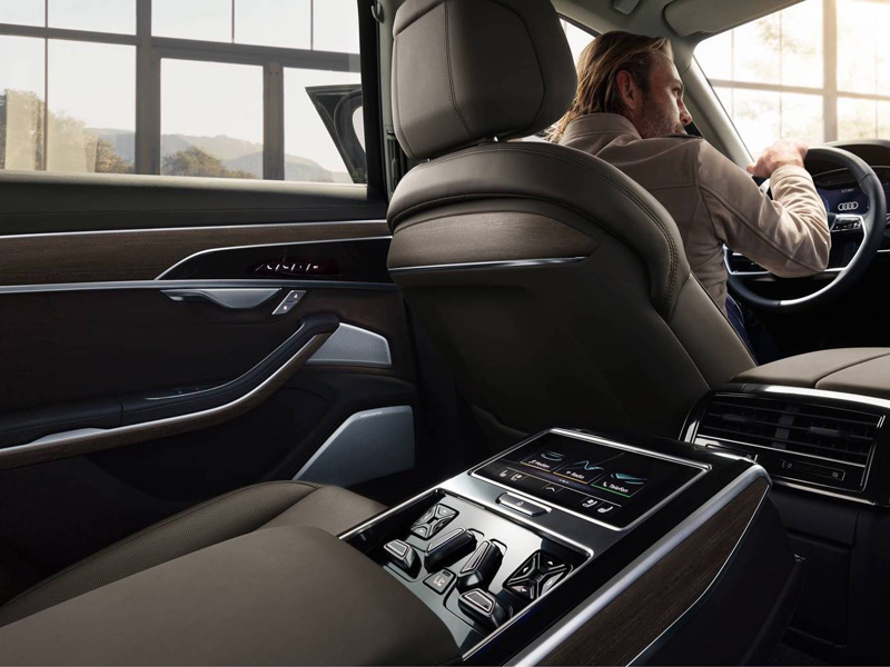 Audi_A8_interior_3